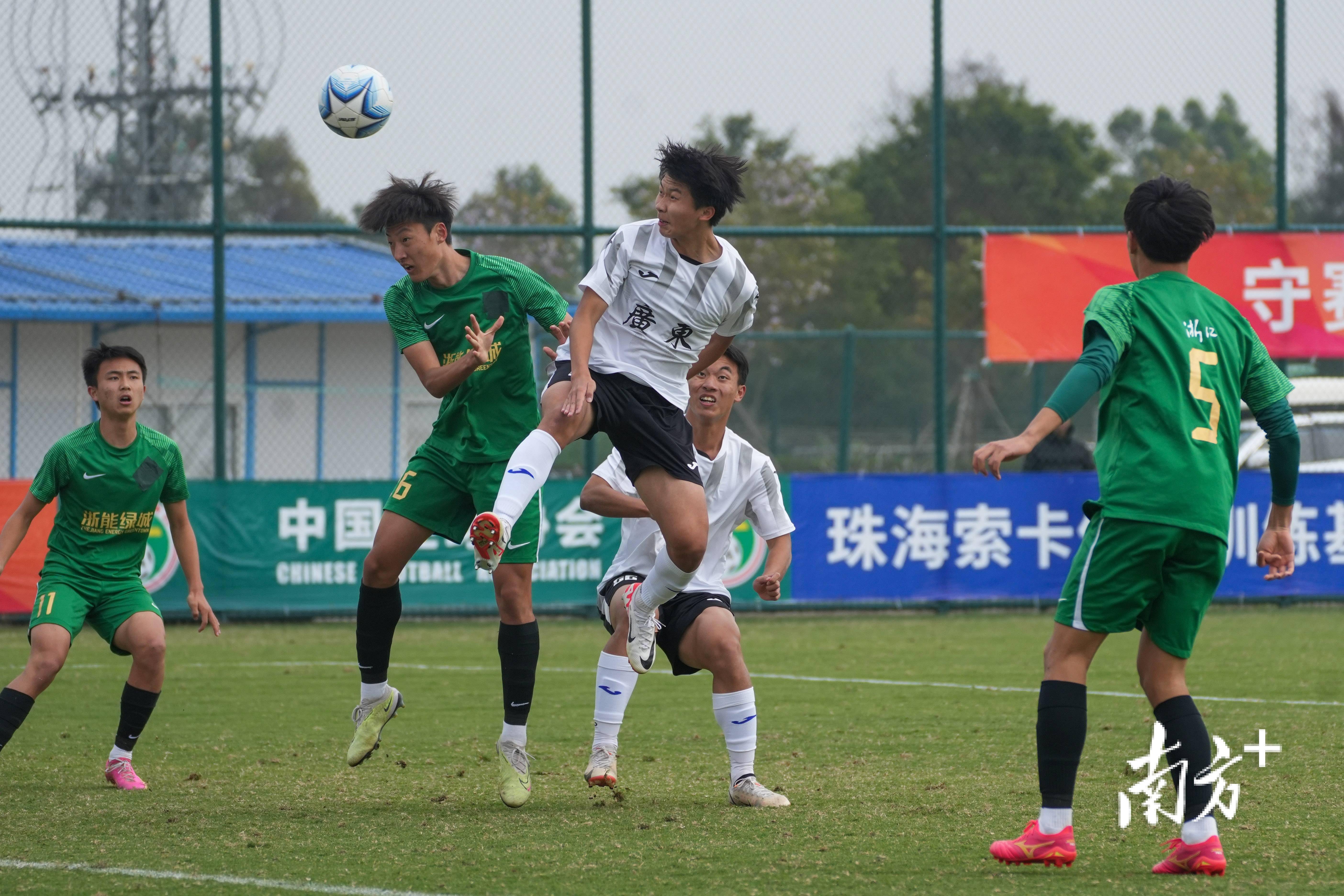 国内足球联赛女队赛场状态火热引发热议